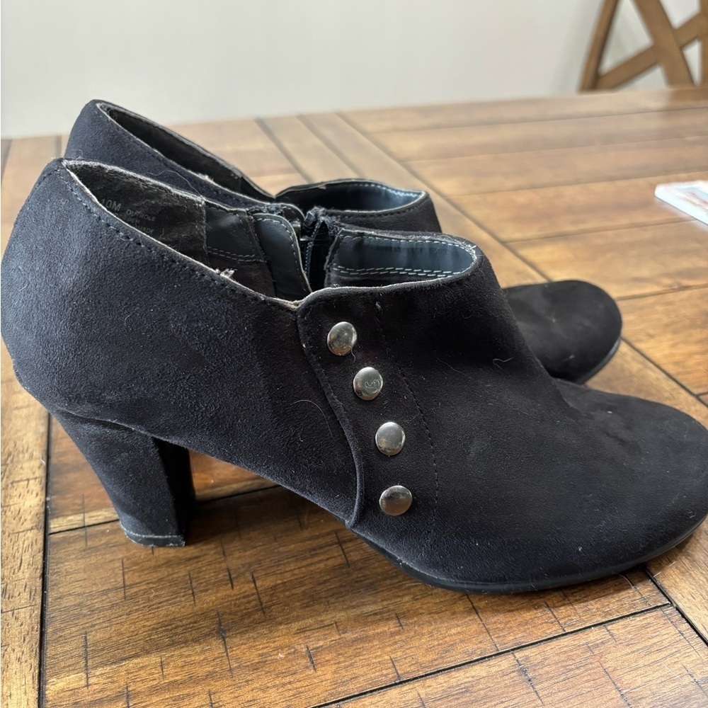 Aerosoles women’s black heal booties